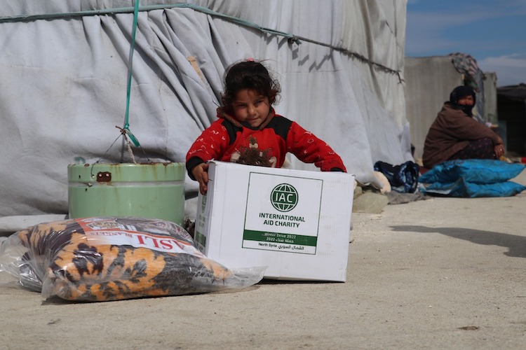 iac-ramadan-drive-2022-syrian-refugees-girl-with-food-pack